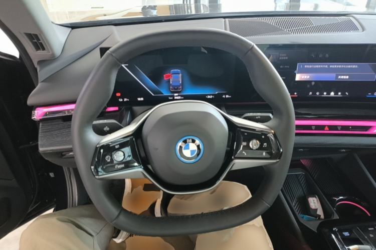 Used BMW i5 2024 eDrive 35L Luxury Package Steering Wheel