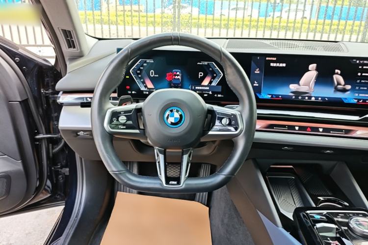 Used BMW i5 2024 eDrive 35L Luxury Model with M Sport Package Steering Wheel
