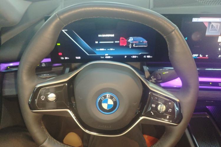 Used BMW i5 2024 eDrive 35L Luxury Package Steering Wheel