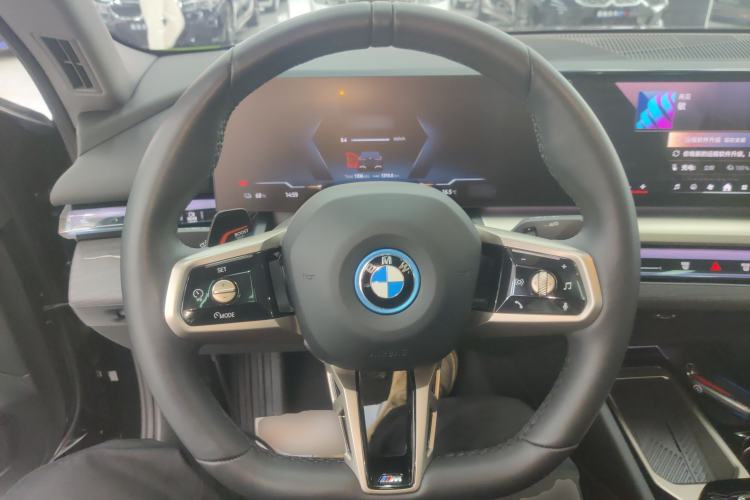 Used BMW i5 2024 eDrive 35L Luxury Package Steering Wheel
