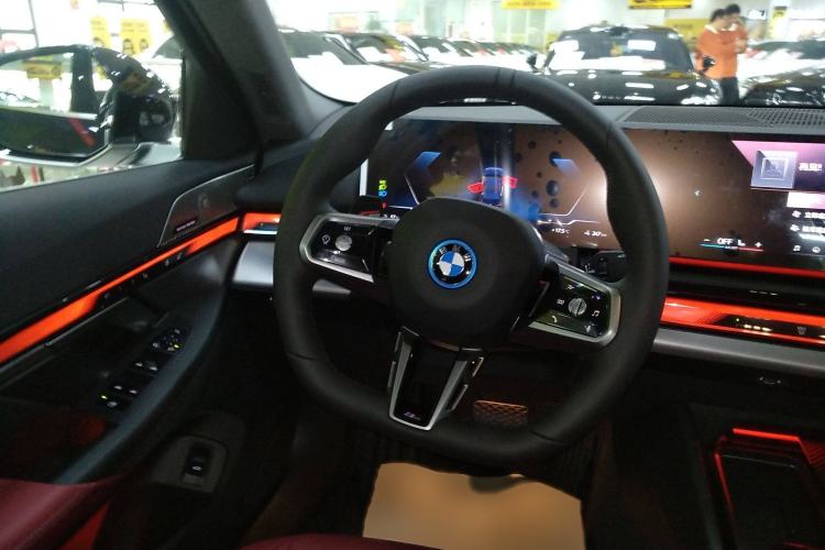 Used BMW i5 2024 eDrive 35L Luxury Model with M Sport Package Steering Wheel