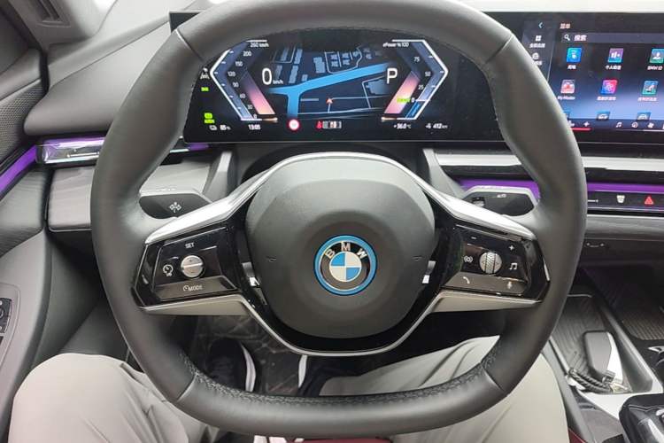Used BMW i5 2024 eDrive 35L Luxury Package Steering Wheel