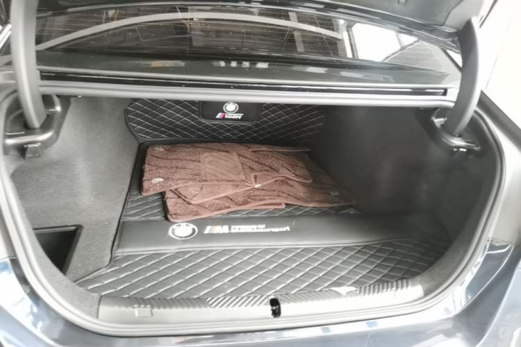 Used BMW i5 2024 eDrive 35L Prestige Luxury Package Trunk