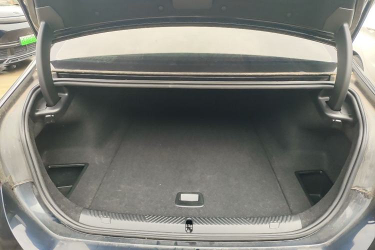 Used BMW i5 2024 eDrive 35L M Sport Package Trunk