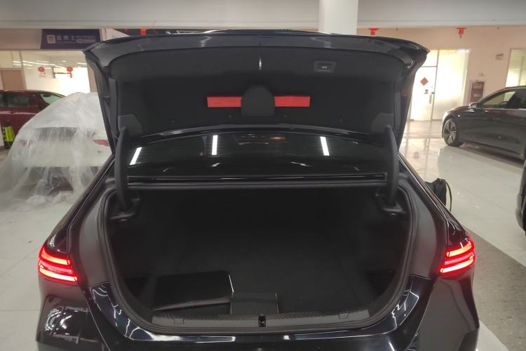 Used BMW i5 2024 eDrive 35L Luxury Package Trunk