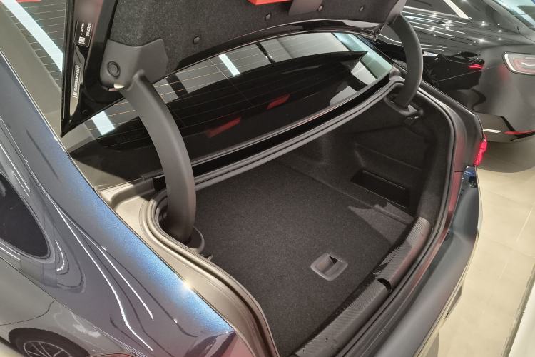 Used BMW i5 2024 eDrive 35L M Sport Package Trunk
