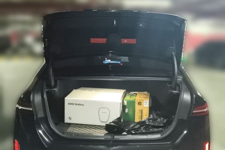 Used BMW i5 2024 eDrive 35L M Sport Package Trunk