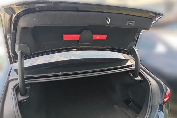 Used BMW i5 2024 eDrive 35L M Sport Package Trunk