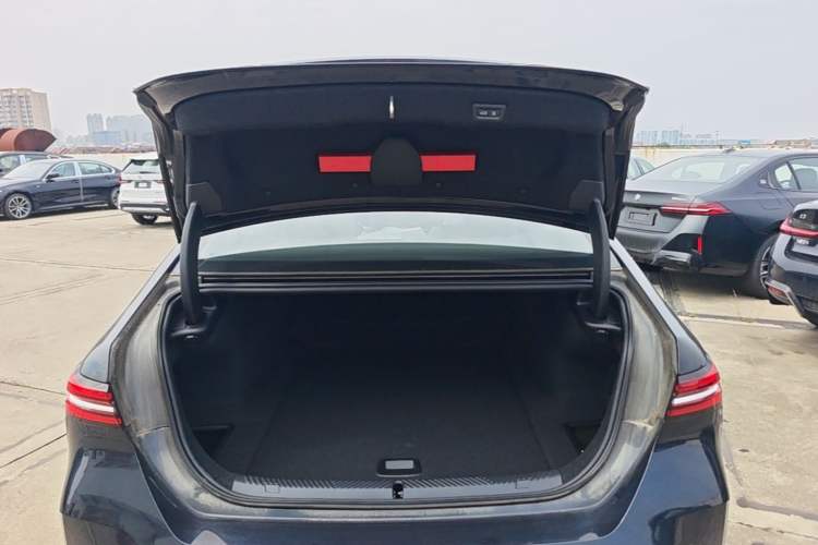 Used BMW i5 2024 eDrive 35L Prestige Luxury Package Trunk