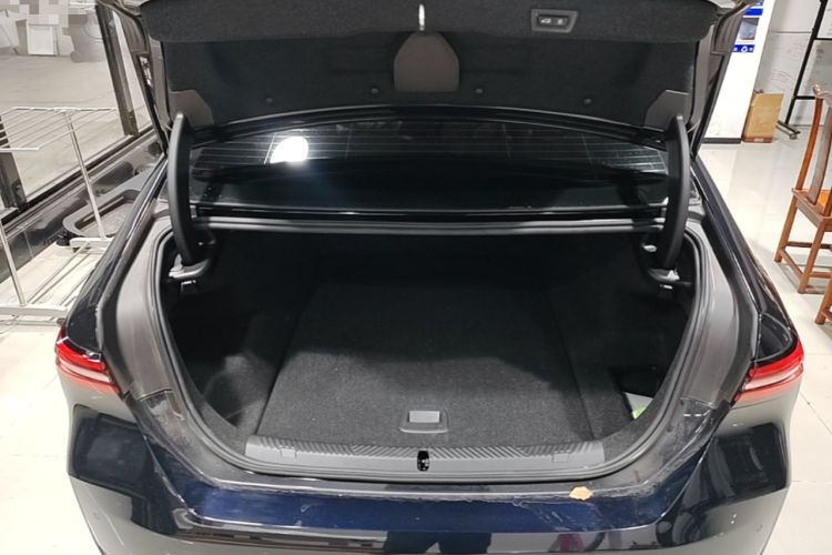 Used BMW i5 2024 eDrive 35L Prestige Luxury Package Trunk