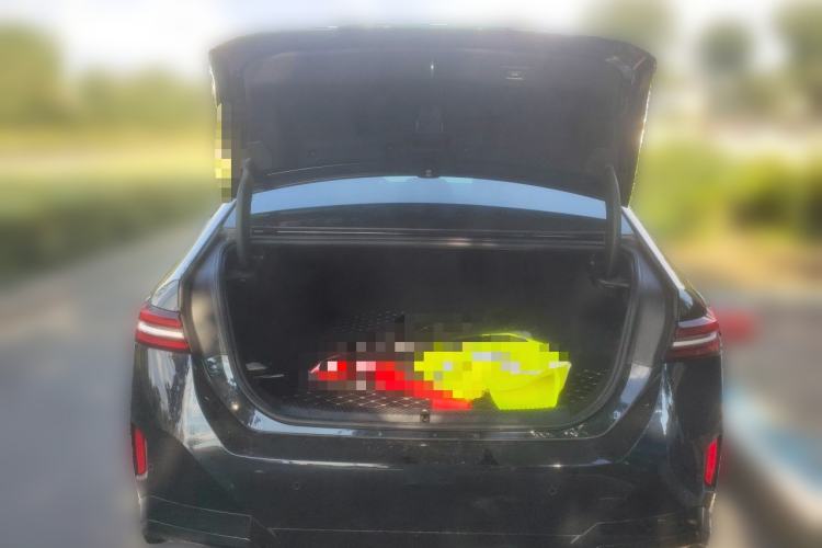 Used BMW i5 2024 eDrive 35L M Sport Package Trunk