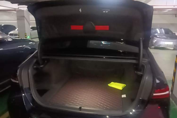 Used BMW i5 2024 eDrive 35L Prestige Luxury Package Trunk