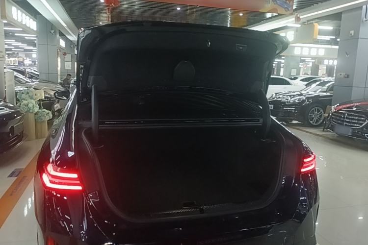 Used BMW i5 2024 eDrive 35L M Sport Package Trunk