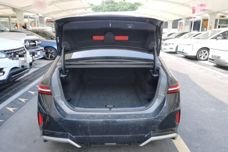 Used BMW i5 2024 eDrive 35L M Sport Package Trunk