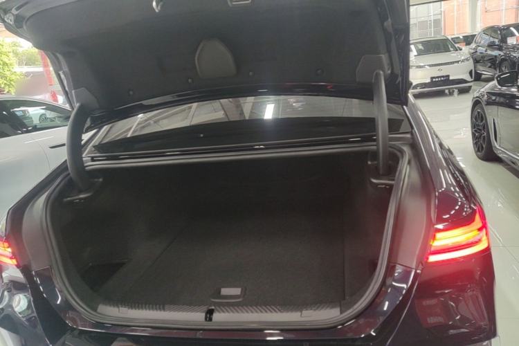 Used BMW i5 2024 eDrive 35L Prestige Luxury Package Trunk