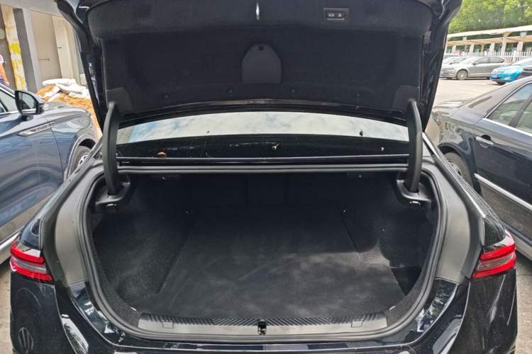 Used BMW i5 2024 xDrive M60 Trunk