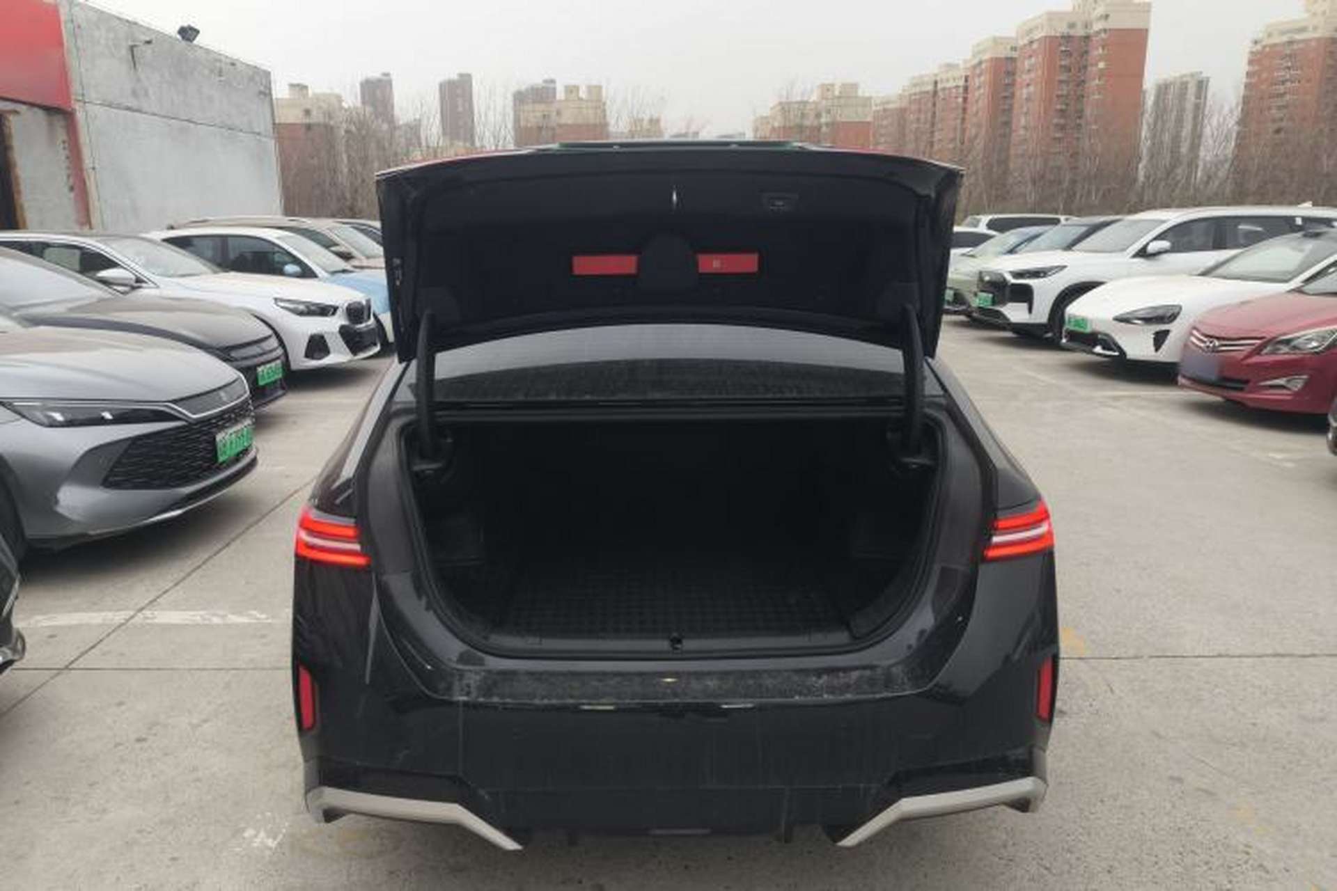 Used BMW i5 2024 eDrive 35L M Sport Package Trunk