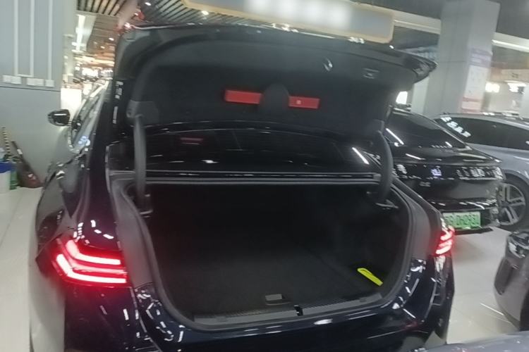 Used BMW i5 2024 eDrive 35L M Sport Package Trunk