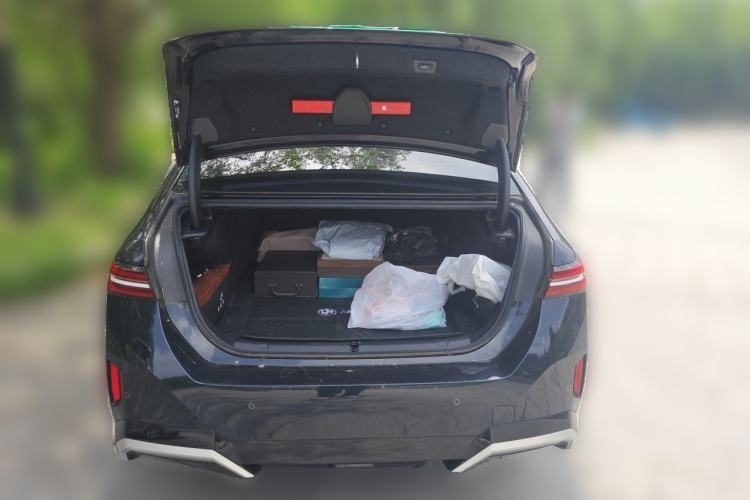 Used BMW i5 2024 eDrive 35L M Sport Package Trunk