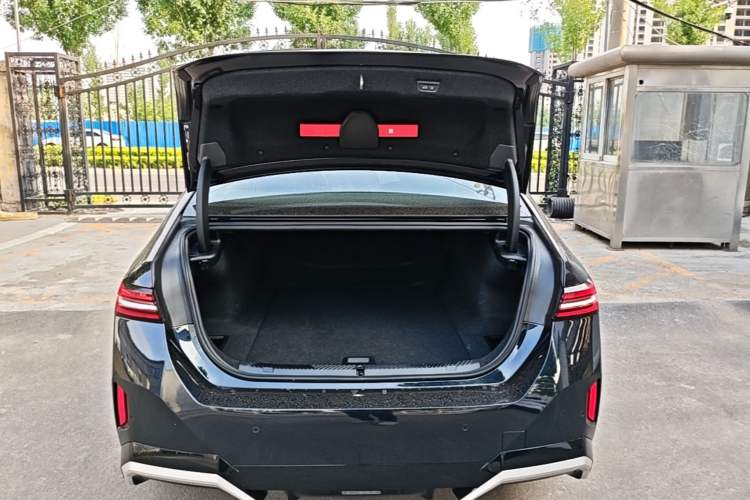 Used BMW i5 2024 eDrive 35L Luxury Model with M Sport Package Trunk