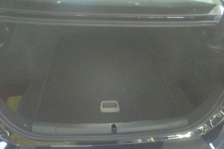 Used BMW i5 2024 eDrive 35L Prestige Luxury Package Trunk