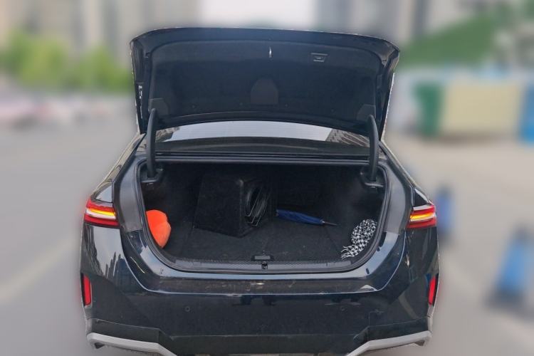 Used BMW i5 2024 eDrive 35L M Sport Package Trunk