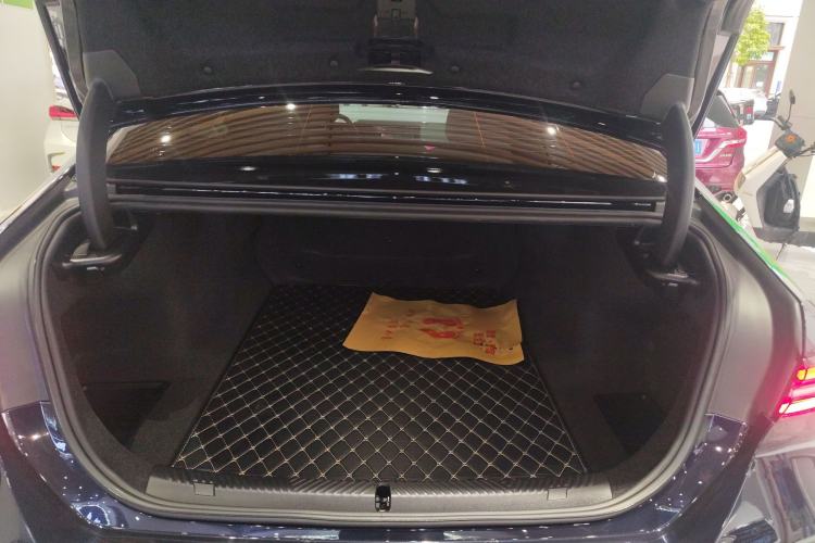 Used BMW i5 2024 eDrive 35L Prestige Luxury Package Trunk