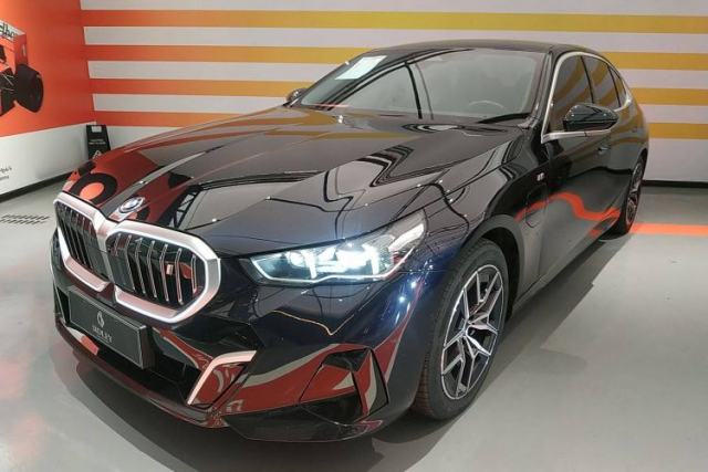 Ojetý BMW i5 2024 eDrive 35L Luxury Model with M Sport Package