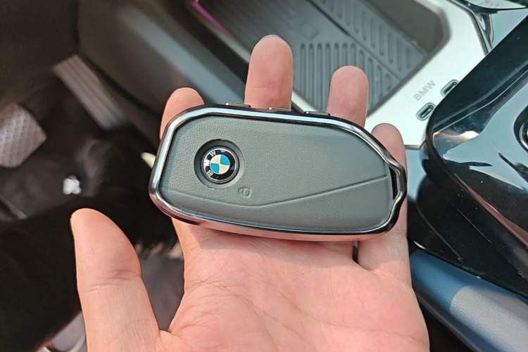 Used BMW i5 2024 eDrive 35L Luxury Model with M Sport Package Vehicle Key