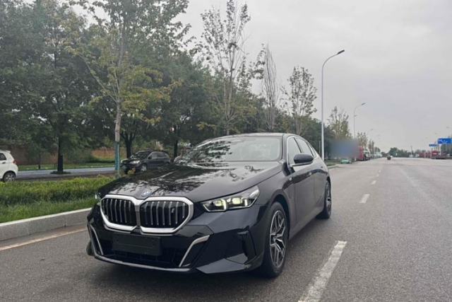 Used BMW i5 2024 eDrive 35L Luxury Model with M Sport Package