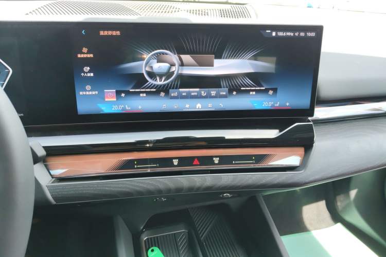 Used BMW i5 2024 eDrive 35L Luxury Package Audio And AC Panel