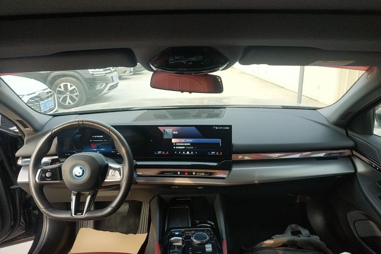 Used BMW i5 2024 eDrive 35L M Sport Package Center Console