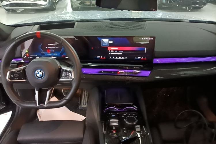 Used BMW i5 2024 xDrive M60 Center Console