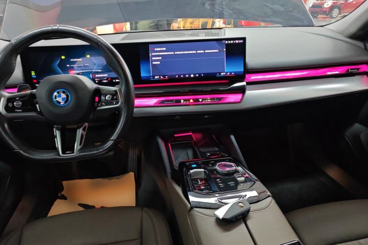 Used BMW i5 2024 eDrive 35L M Sport Package Center Console