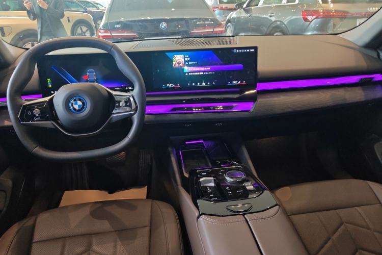 Used BMW i5 2024 eDrive 35L Luxury Package Center Console