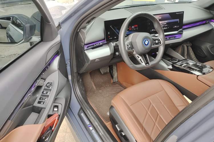 Used BMW i5 2024 eDrive 35L M Sport Package Driver Seat