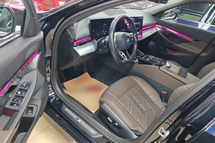 Used BMW i5 2024 eDrive 35L M Sport Package Driver Seat