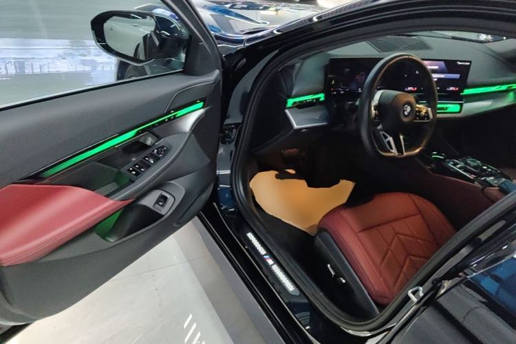 Used BMW i5 2024 eDrive 35L M Sport Package Driver Seat