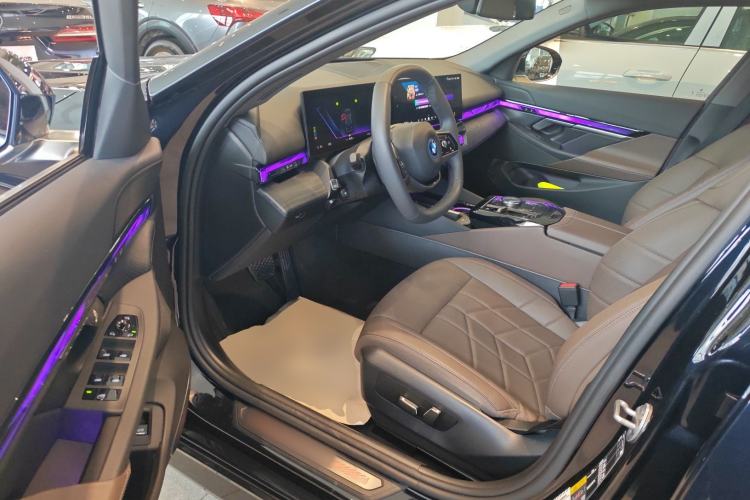Used BMW i5 2024 eDrive 35L Luxury Package Driver Seat
