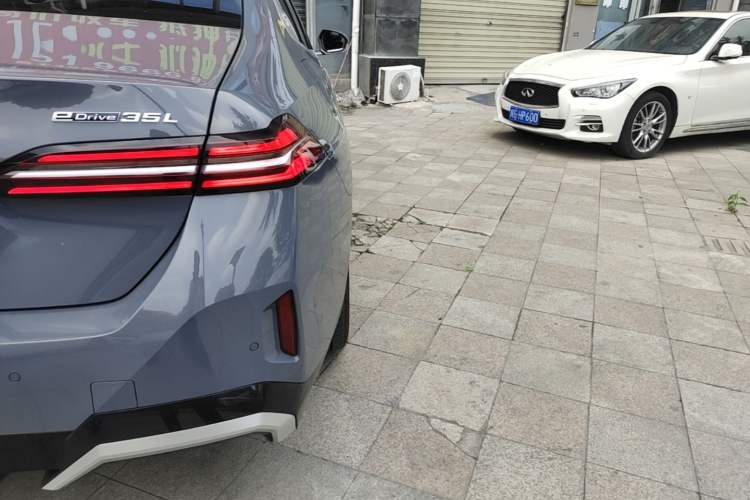 Used BMW i5 2024 eDrive 35L M Sport Package Exterior 3