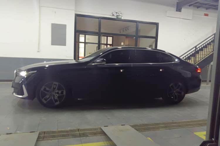 Used BMW i5 2024 eDrive 35L Luxury Package Exterior 3