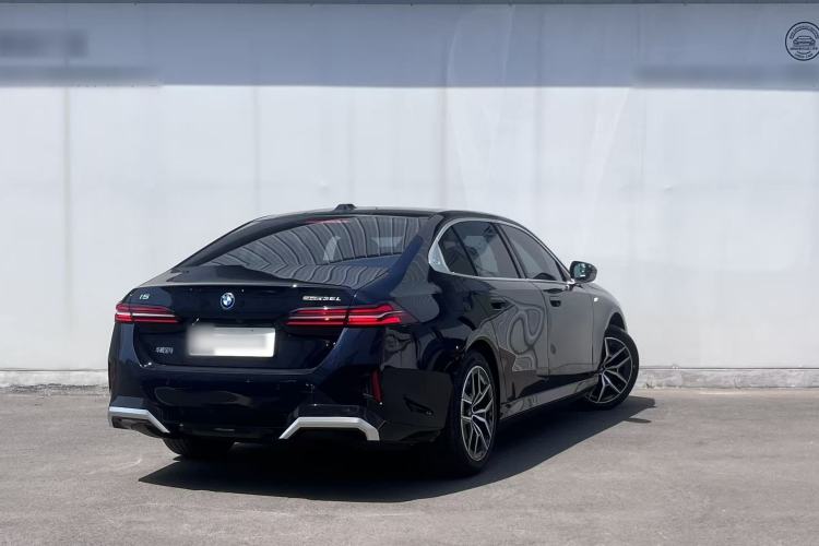 Used BMW i5 2024 eDrive 35L Luxury Model with M Sport Package Exterior 4
