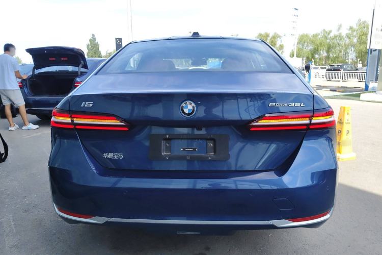 Used BMW i5 2024 eDrive 35L Luxury Package Exterior 4