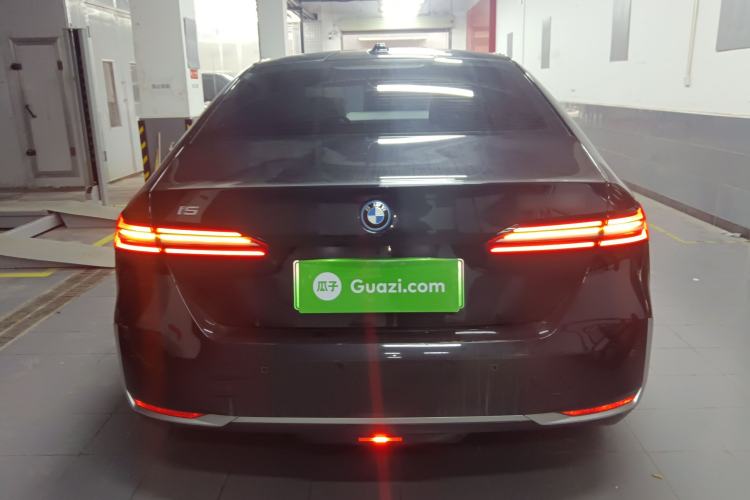 Used BMW i5 2024 eDrive 35L Luxury Package Exterior 4