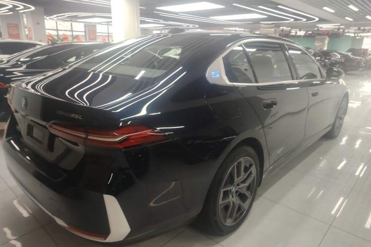Used BMW i5 2024 eDrive 35L Prestige Luxury Package Exterior 5