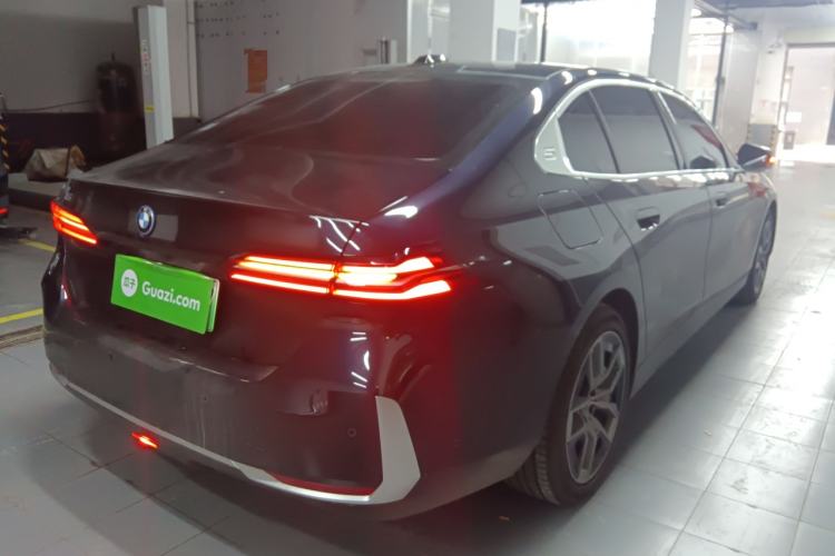 Used BMW i5 2024 eDrive 35L Luxury Package Exterior 5