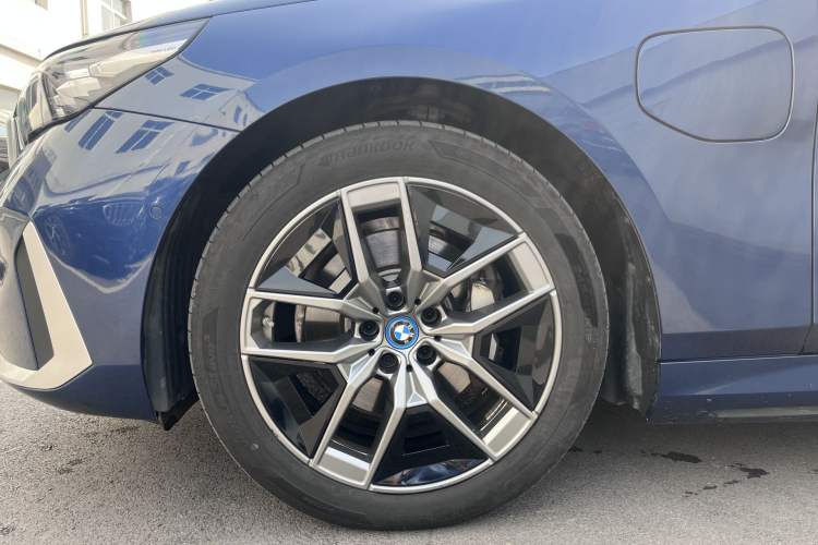 Used BMW i5 2024 eDrive 35L Prestige Luxury Package Exterior 5