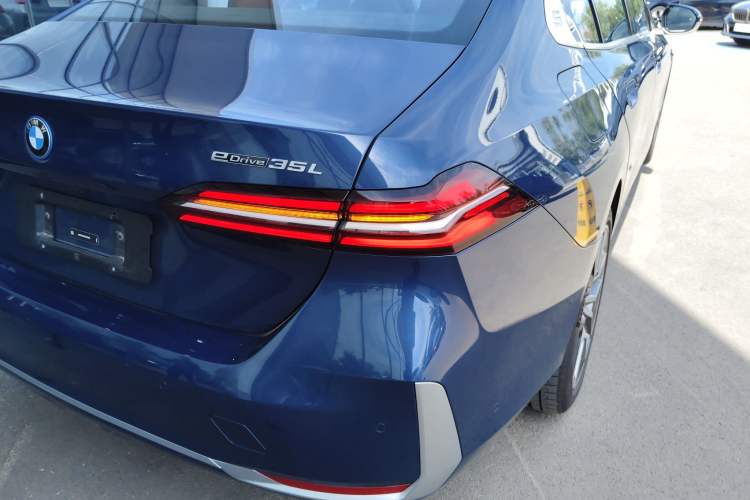 Used BMW i5 2024 eDrive 35L Luxury Package Exterior 6