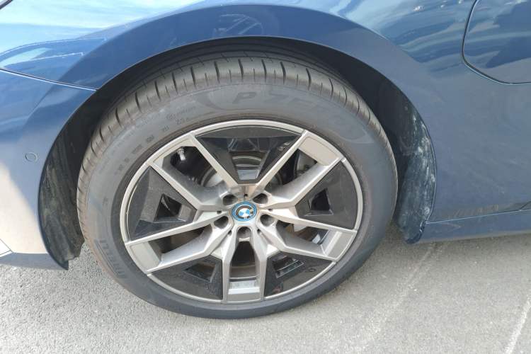 Used BMW i5 2024 eDrive 35L Luxury Package Exterior 7