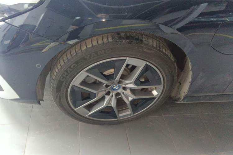 Used BMW i5 2024 eDrive 35L Luxury Package Exterior 7